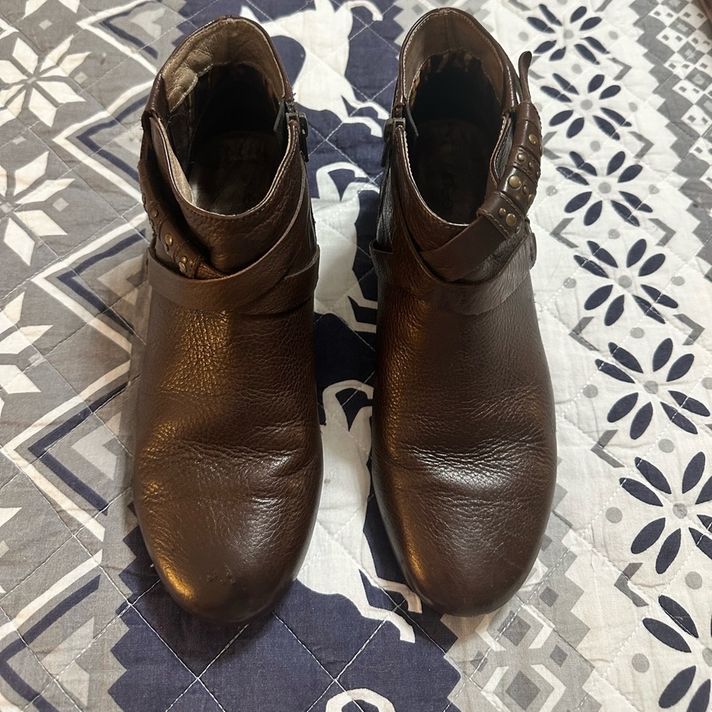 Abeo low heel ankle boots, brown leather, size 8 1/2